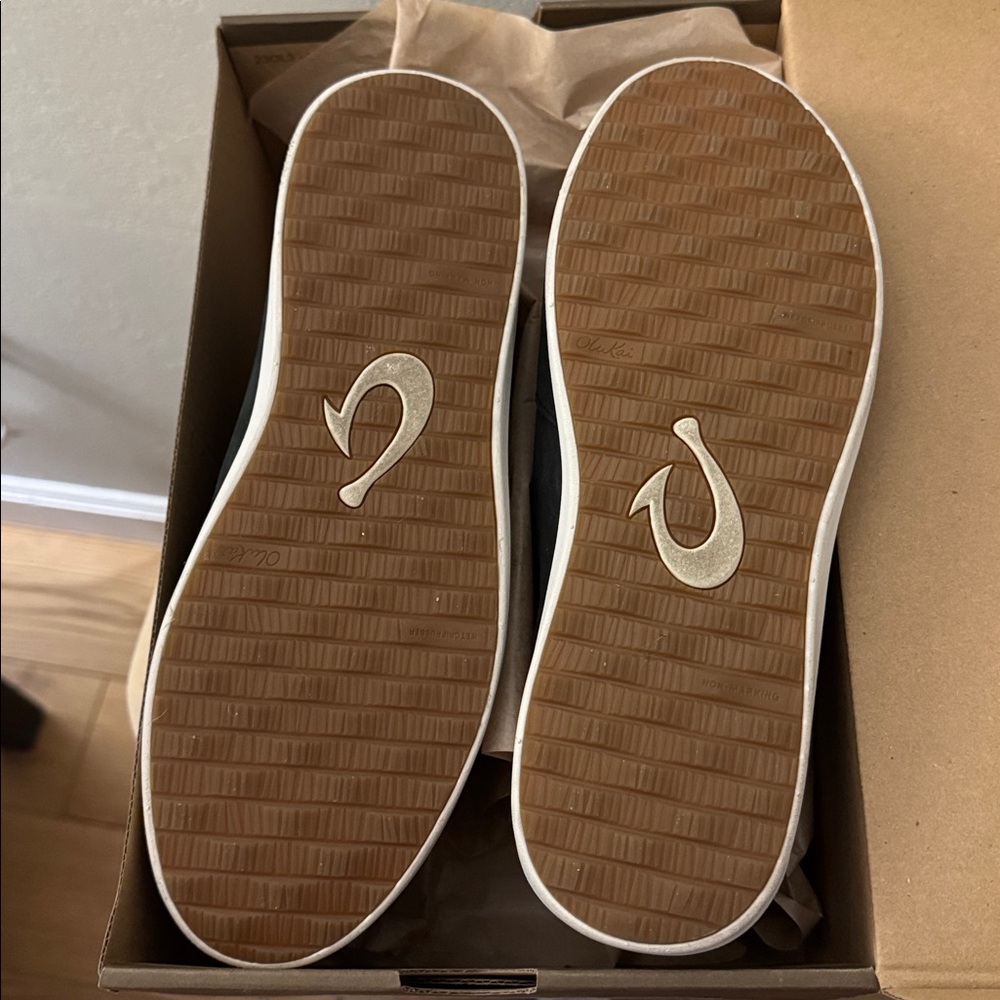 OluKai Black Ankle Boots - Picture 12 of 14